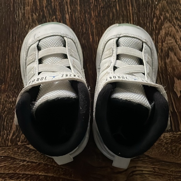 Jordan 11 Retro BT Toddler size 4c - Picture 4 of 7